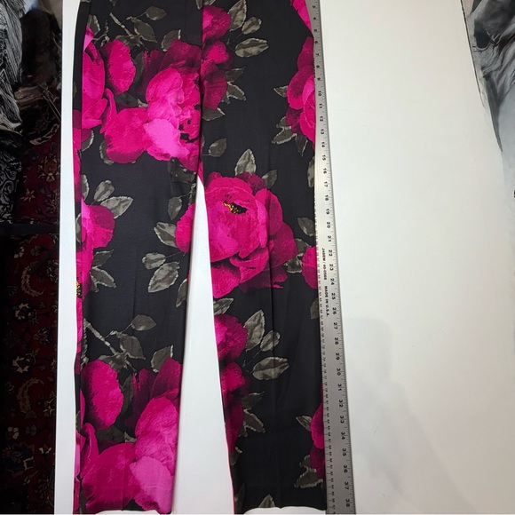 Trina Turk, Floral Pink and Black Pants, women’s size 8, Textured, like new! - Picture 7 of 9